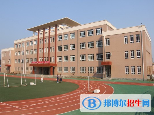 六盤水西南計(jì)算機(jī)職業(yè)技校2018年報(bào)名條件、招生對(duì)象