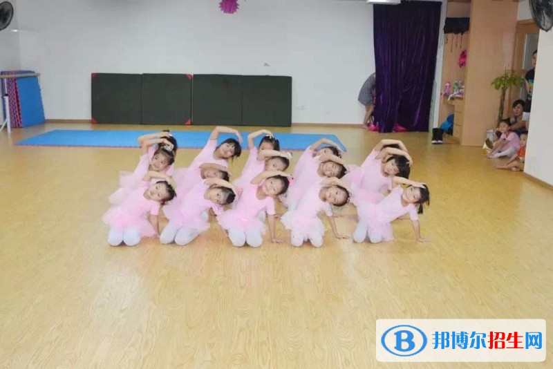 德陽舞蹈學(xué)校2018年報名條件、招生對象