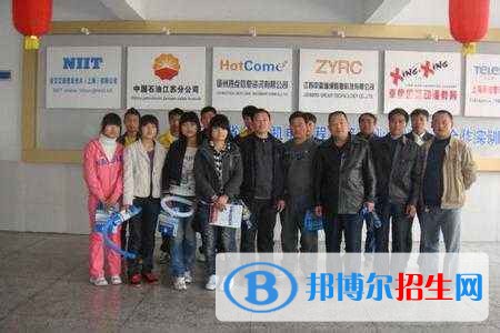 四川省鄰水縣興仁職業(yè)中學(xué)2018年報(bào)名條件、招生對(duì)象