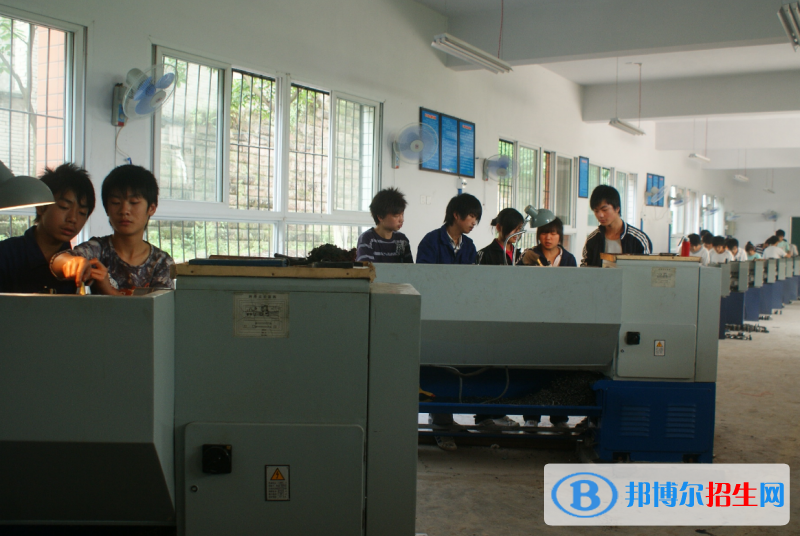 四川省華鎣職業(yè)技術(shù)學(xué)校招生辦聯(lián)系電話(huà)