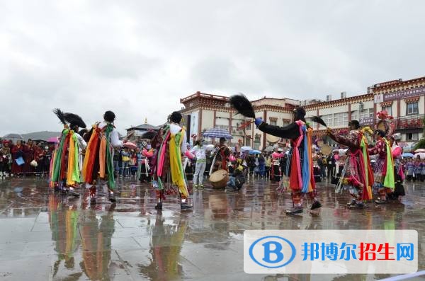迪慶州民族中等專業(yè)學校2018年報名條件、招生對象