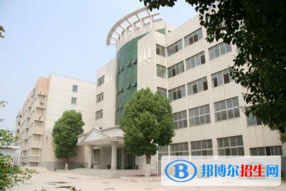 廊坊高級(jí)技工學(xué)校2018年報(bào)名條件、招生對(duì)象