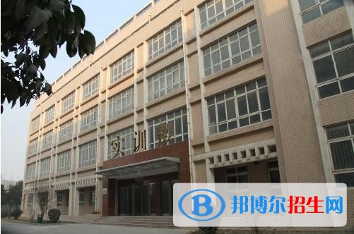 東營商業(yè)技工學(xué)校2018年報(bào)名條件、招生對(duì)象