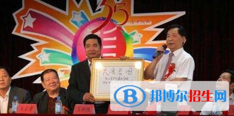 山東輕工美術(shù)學校2018年報名條件、招生對象