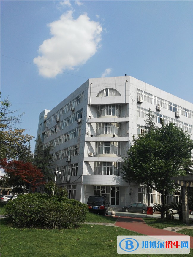 四川國盛技工學(xué)校2019年報(bào)名條件、招生對象