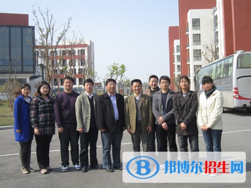鹽城第一職業(yè)中學(xué)招生辦聯(lián)系電話