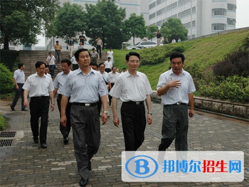 鎮(zhèn)江機(jī)電高等職業(yè)技術(shù)學(xué)校網(wǎng)站網(wǎng)址
