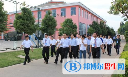 云南女生學什么中專學校好