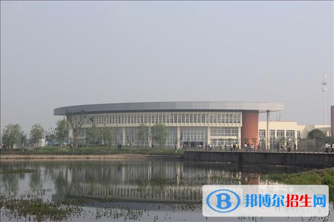 四川讀中專學?？梢钥即髮W嗎