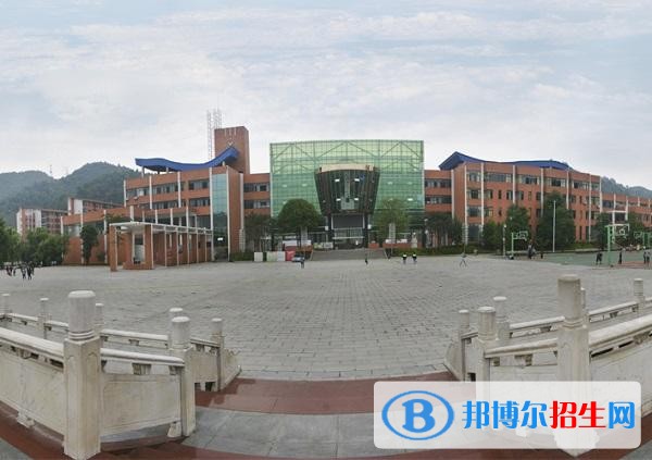 遵義讀中專學(xué)校好還是讀高中好