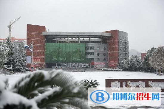 遵義讀中專學(xué)校好還是高中好