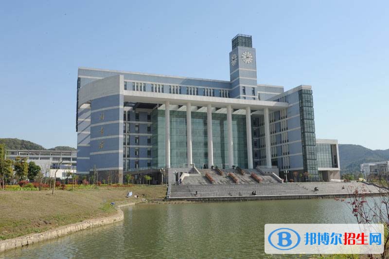 無錫工藝職業(yè)技術(shù)學(xué)院?jiǎn)握泻?jiǎn)章