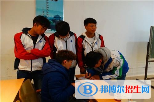 曲靖沒(méi)有高中畢業(yè)證可以讀中專(zhuān)學(xué)校嗎