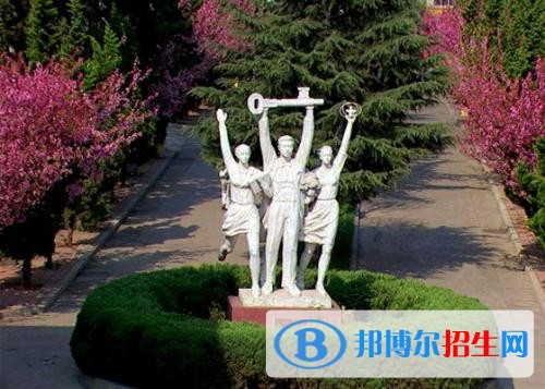 曲靖高中中專學(xué)校
