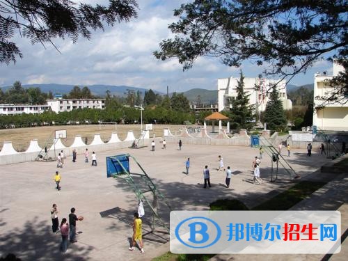 楚雄讀中專學校好還是讀高中好
