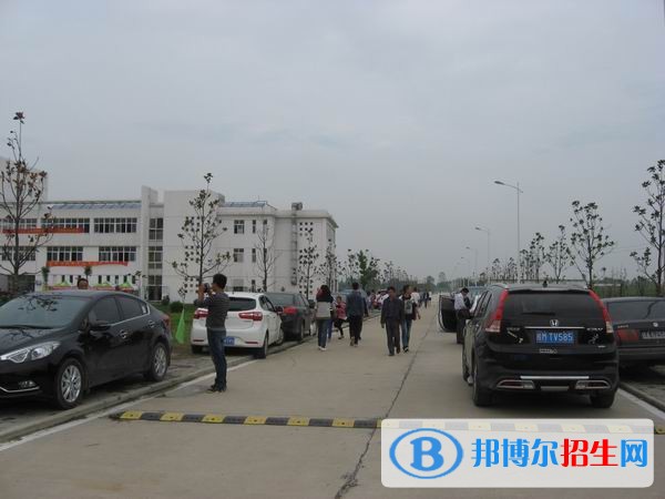 安徽揚(yáng)子職業(yè)技術(shù)學(xué)院?jiǎn)握袌?bào)名時(shí)間