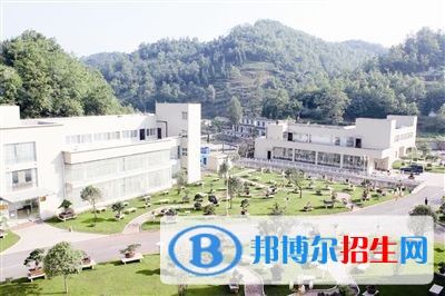 六盤水讀中專學(xué)校需要什么條件