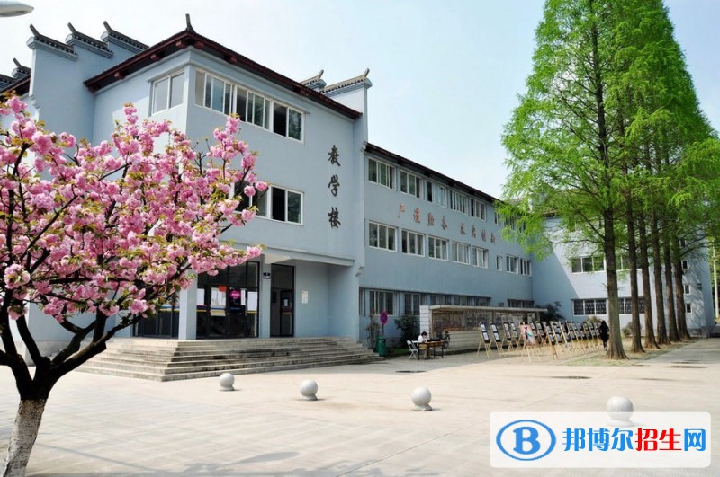 安徽林業(yè)職業(yè)技術(shù)學(xué)院?jiǎn)握袌?bào)名時(shí)間