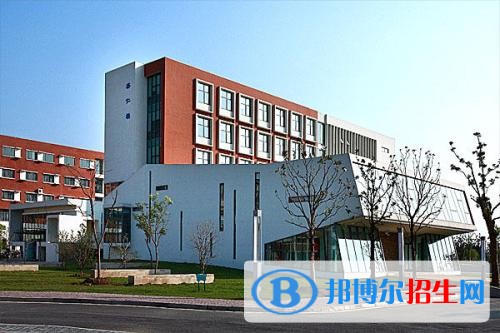 楚雄中專學校什么專業(yè)適合女生