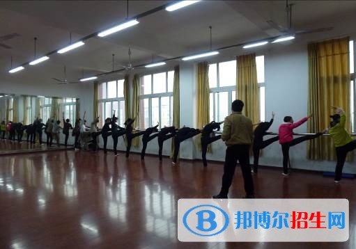 巴中中專學校好還是高中好