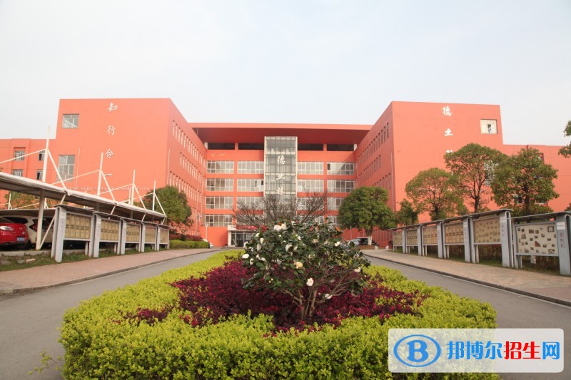 長(zhǎng)沙商貿(mào)旅游職業(yè)技術(shù)學(xué)院?jiǎn)握泻?jiǎn)章