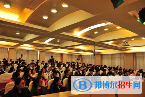 湖南勞動(dòng)人事職業(yè)學(xué)院?jiǎn)握袌?bào)名條件