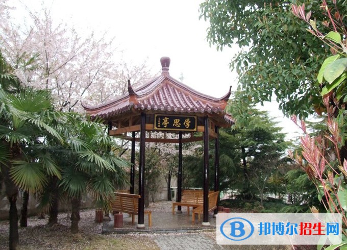 贛西科技職業(yè)學(xué)院?jiǎn)握泻?jiǎn)章