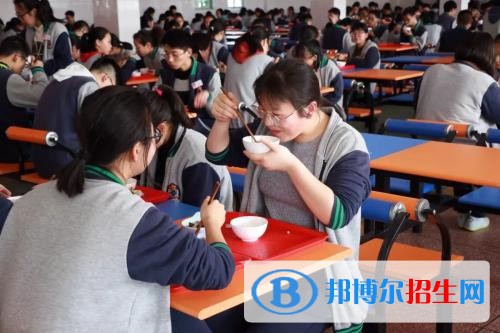 靈石縣第一職業(yè)高級(jí)中學(xué)宿舍條件