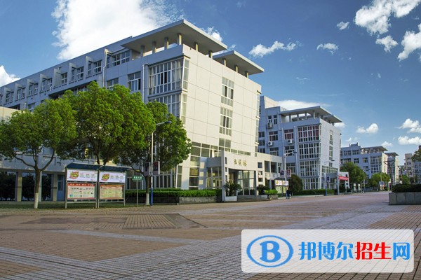 江西現(xiàn)代職業(yè)技術(shù)學(xué)院?jiǎn)握谐煽?jī)查詢時(shí)間