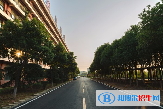 武漢鐵路職業(yè)技術(shù)學(xué)院?jiǎn)握谐煽?jī)查詢時(shí)間
