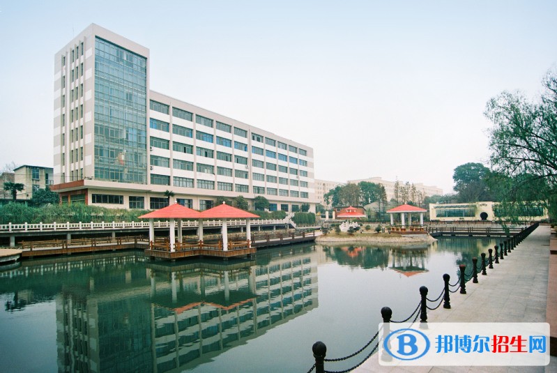 武漢職業(yè)技術(shù)學(xué)院?jiǎn)握泻?jiǎn)章