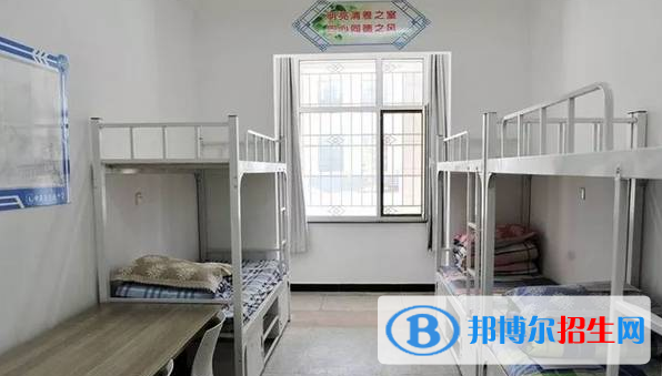 鶴山職業(yè)技術高級中學宿舍條件1