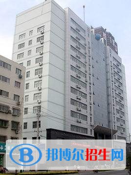 樂山女生讀高中好還是中專學校