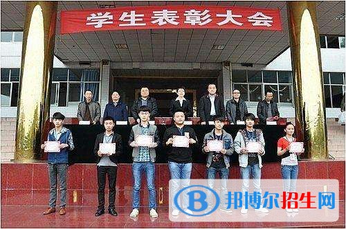 樂山中專學(xué)校和高中的區(qū)別