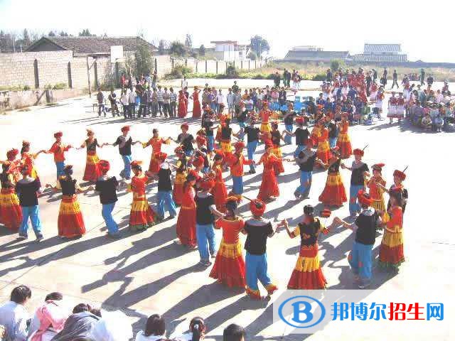 涼山民族師范學(xué)校五年制大專收費標(biāo)準(zhǔn)