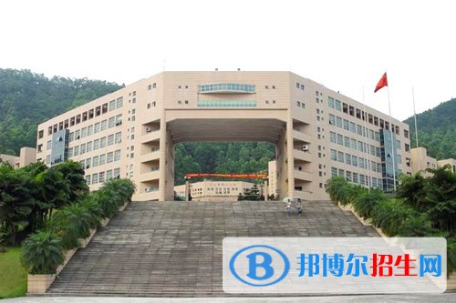 新疆應(yīng)用職業(yè)技術(shù)學(xué)院?jiǎn)握袌?bào)名時(shí)間