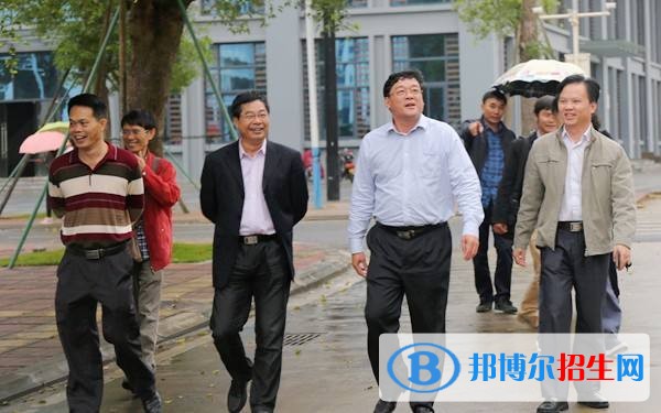 雅安女生上什么中專學校比較好
