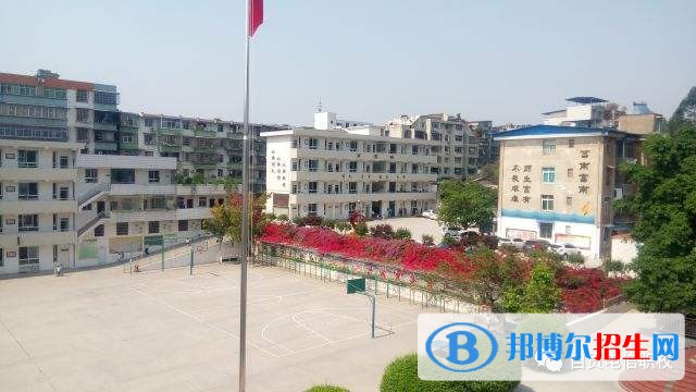 自貢中專學(xué)校亂嗎
