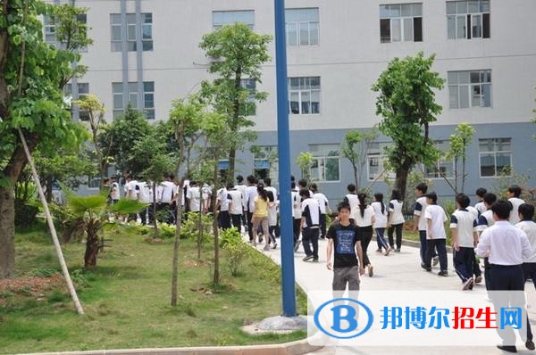 西安中專學(xué)校和職高哪個(gè)好