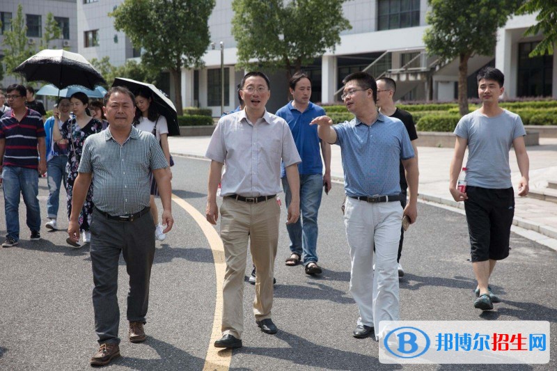 寶雞女生讀高中好還是中專學校