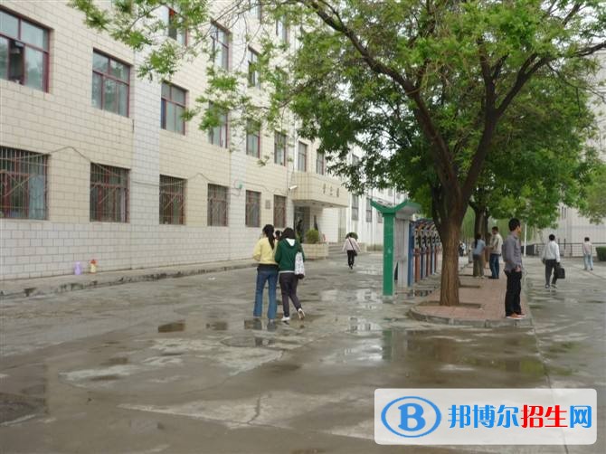 蘭州中專學(xué)校好還是大專好