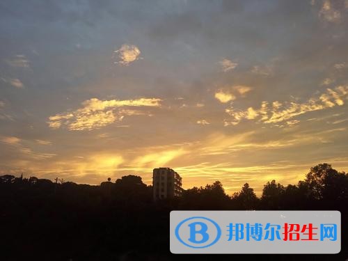 重慶航天職業(yè)技術(shù)學(xué)院五年制大專2019年招生辦聯(lián)系電話