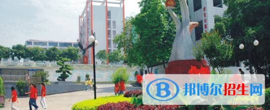 重慶市機(jī)械高級(jí)技工學(xué)校招生專業(yè)，資助政策