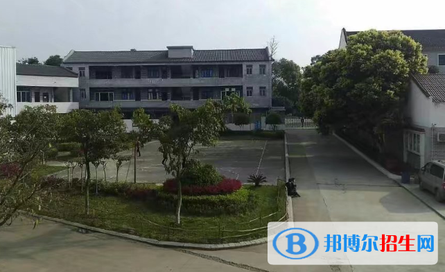 成都莊園機電職業(yè)技術(shù)學(xué)校2