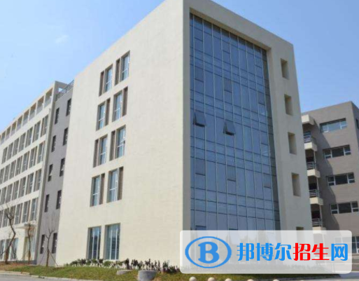 四川華新現(xiàn)代職業(yè)學(xué)院3