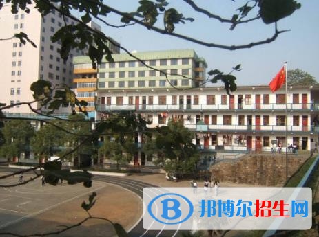 長(zhǎng)沙中專等于高中嗎