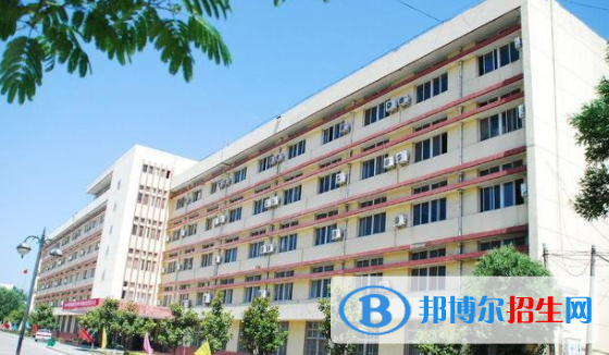 長(zhǎng)沙中專跟大專有什么區(qū)別