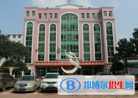 長(zhǎng)沙中專(zhuān)學(xué)什么好找工作