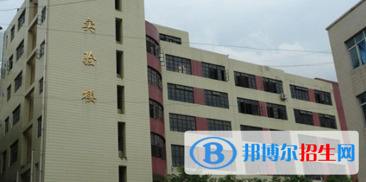 怒江州民族中等專業(yè)學校1