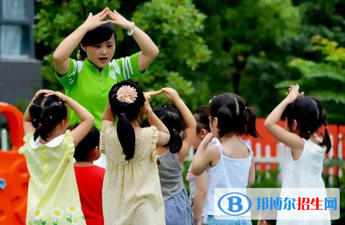 女生上幼師學(xué)校學(xué)什么專業(yè)好